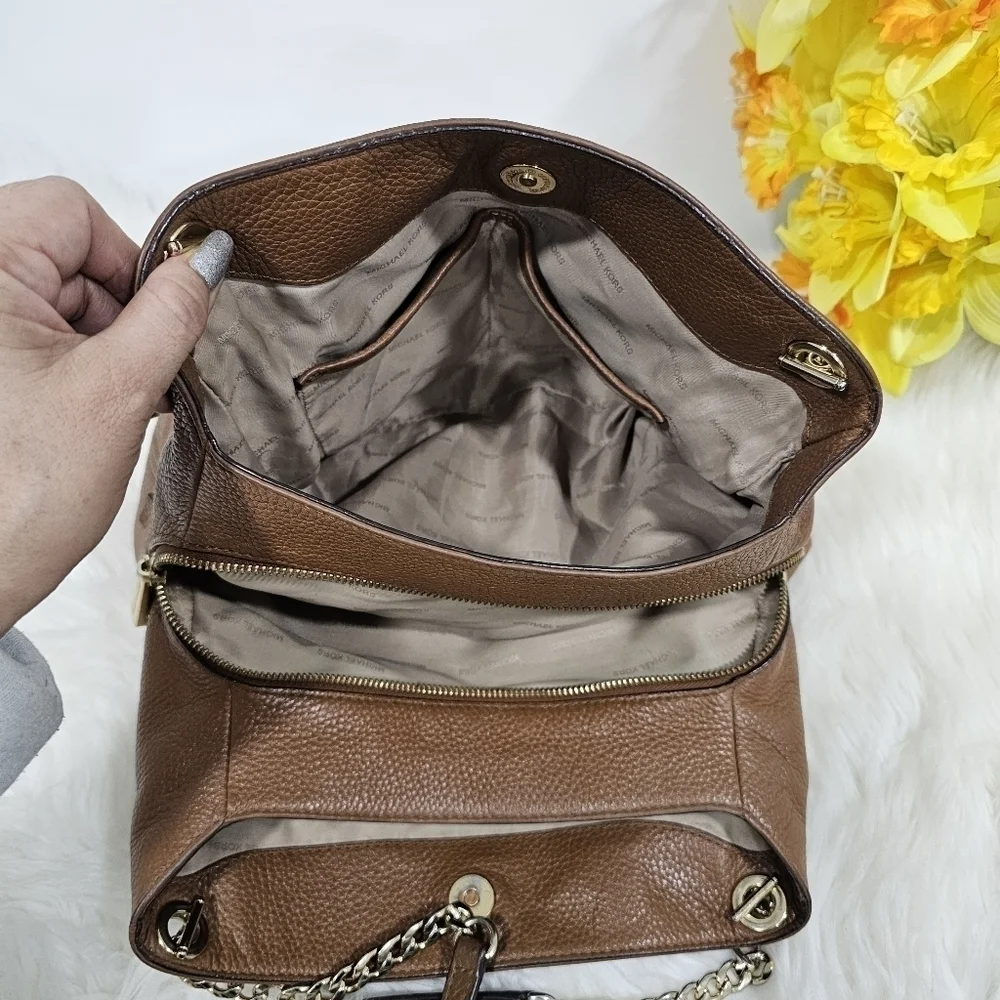 Michael Kors jet set large shoulder brown leather bag
